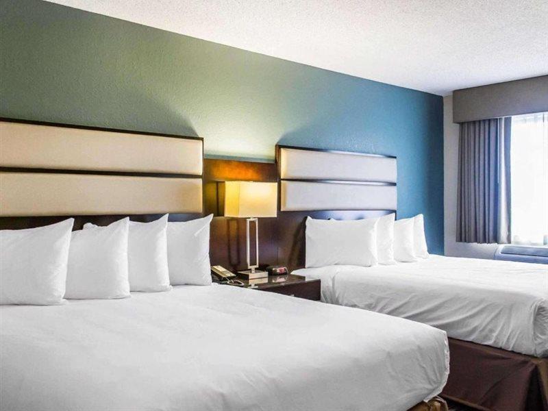 Quality Inn Стритсборо Экстерьер фото