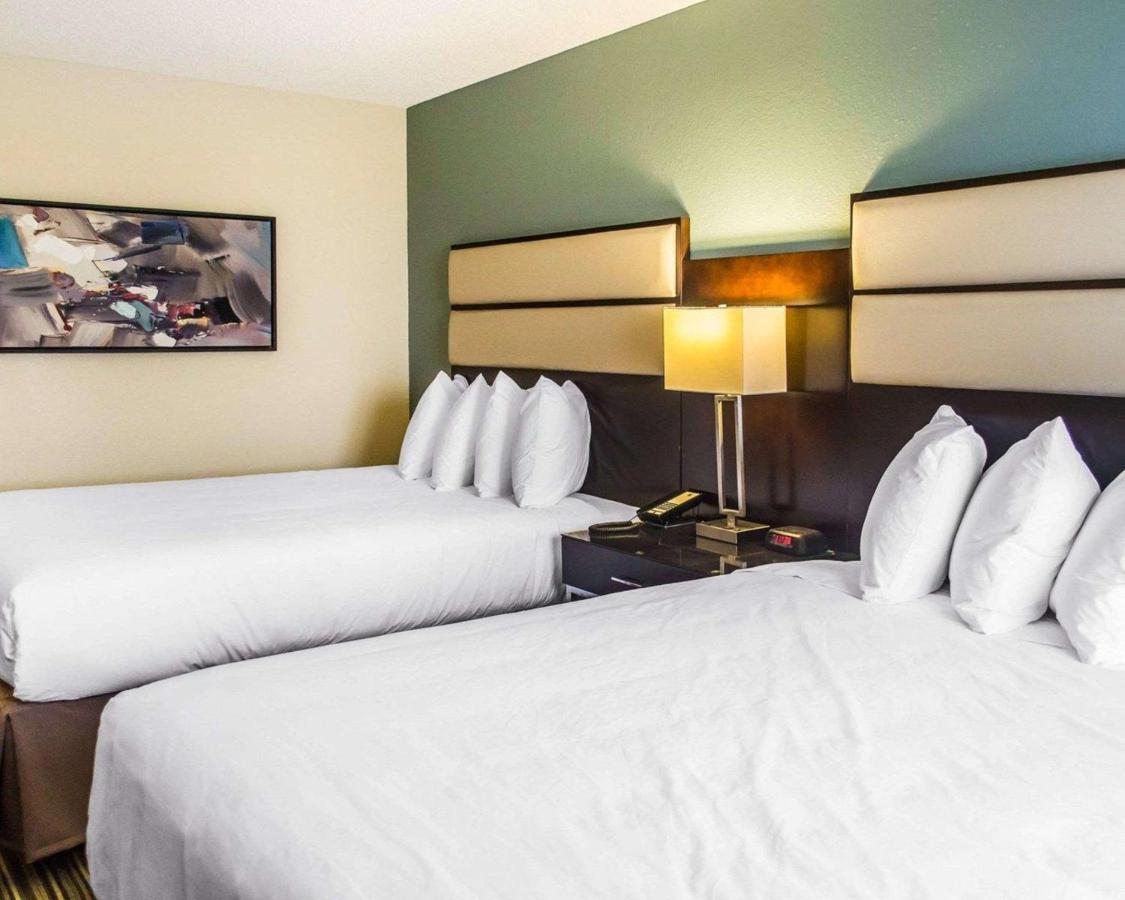Quality Inn Стритсборо Экстерьер фото