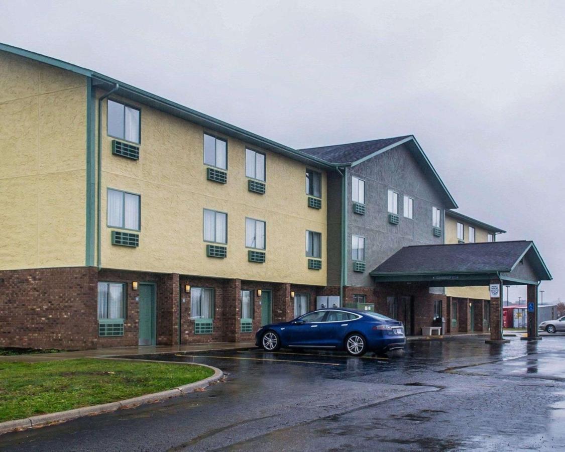Quality Inn Стритсборо Экстерьер фото