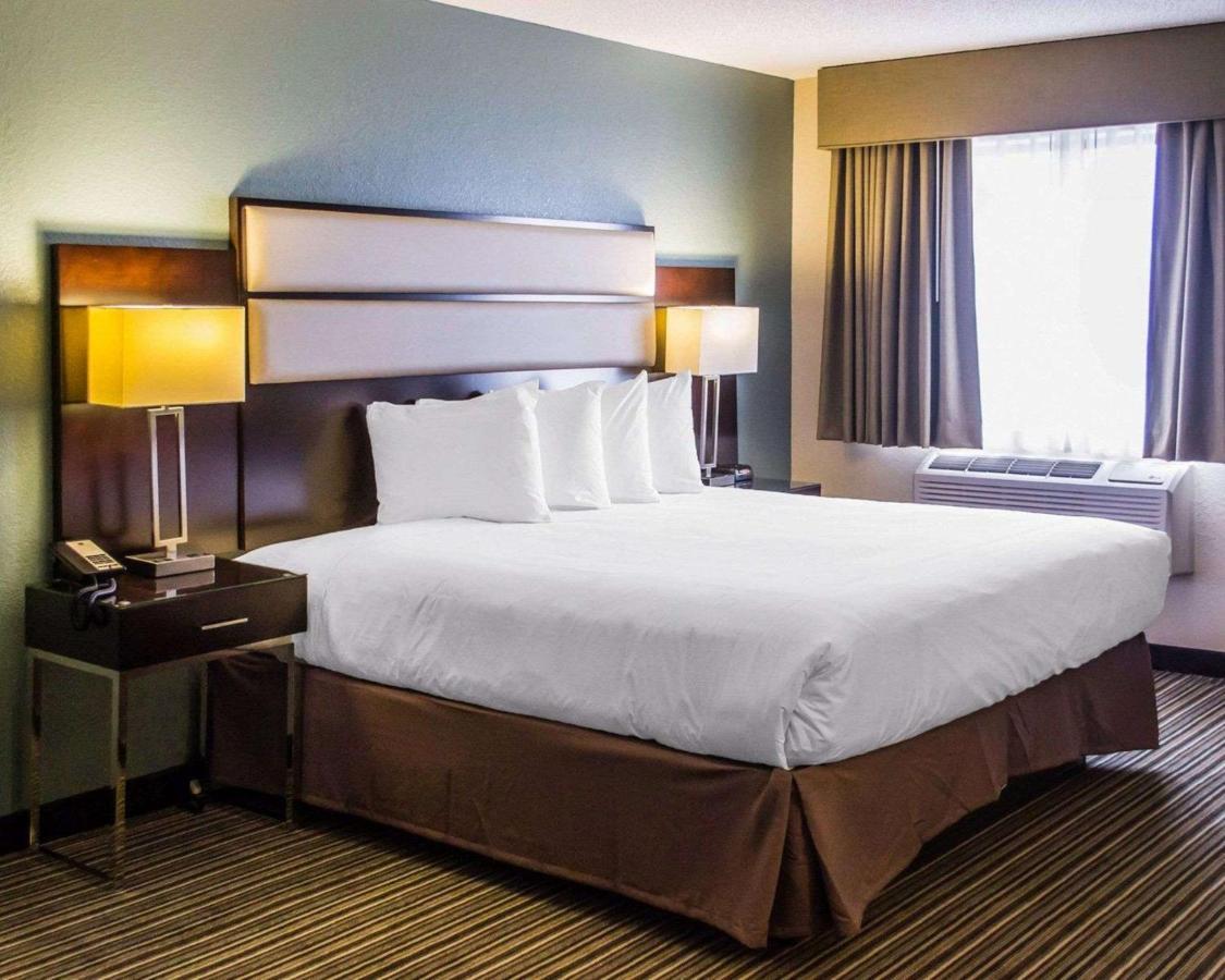 Quality Inn Стритсборо Экстерьер фото