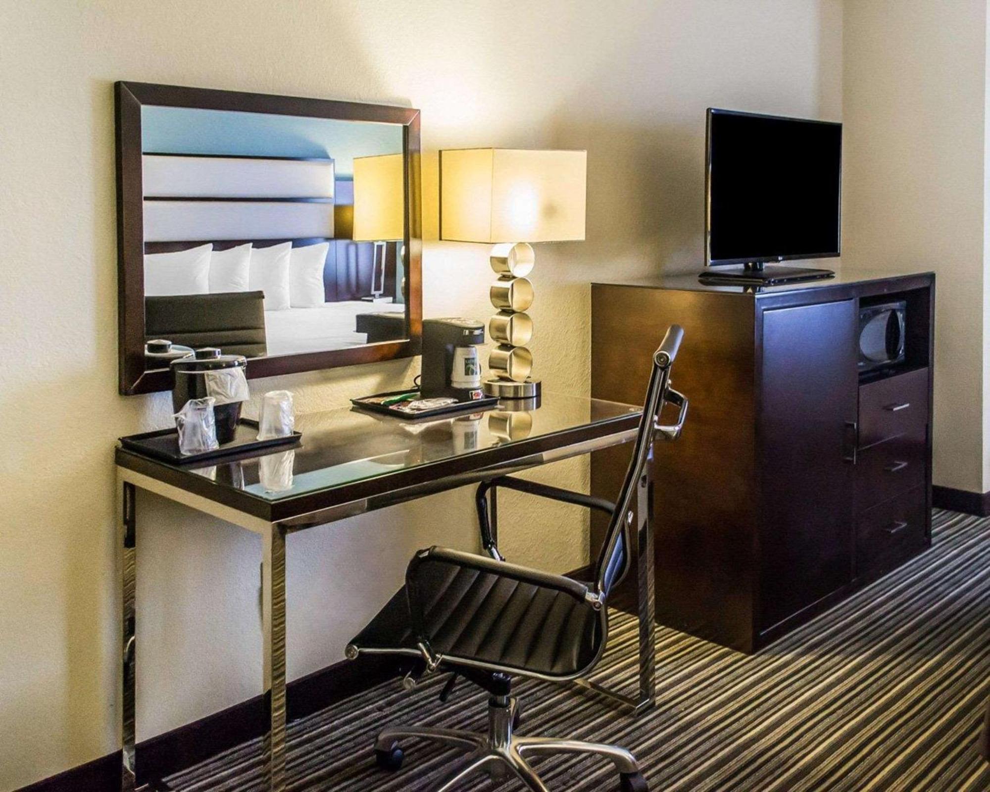 Quality Inn Стритсборо Экстерьер фото