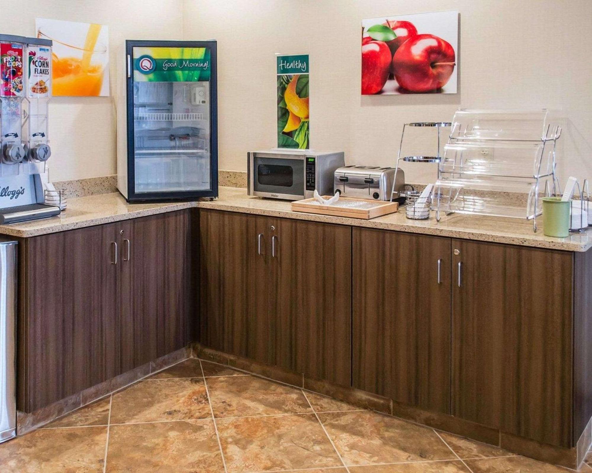 Quality Inn Стритсборо Экстерьер фото