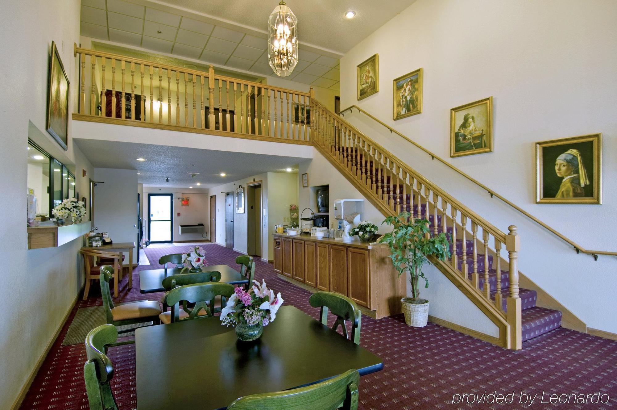 Quality Inn Стритсборо Интерьер фото