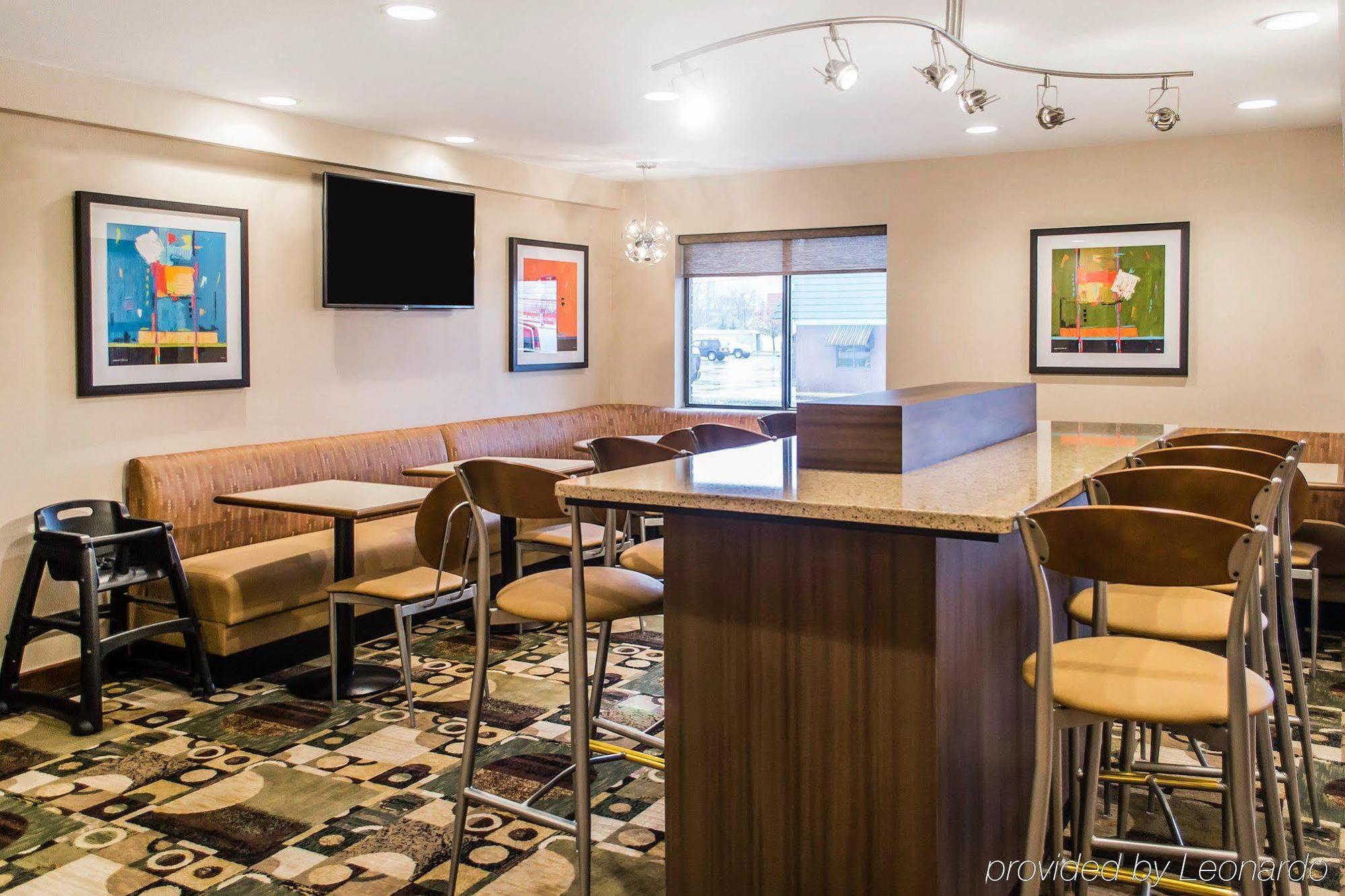 Quality Inn Стритсборо Экстерьер фото