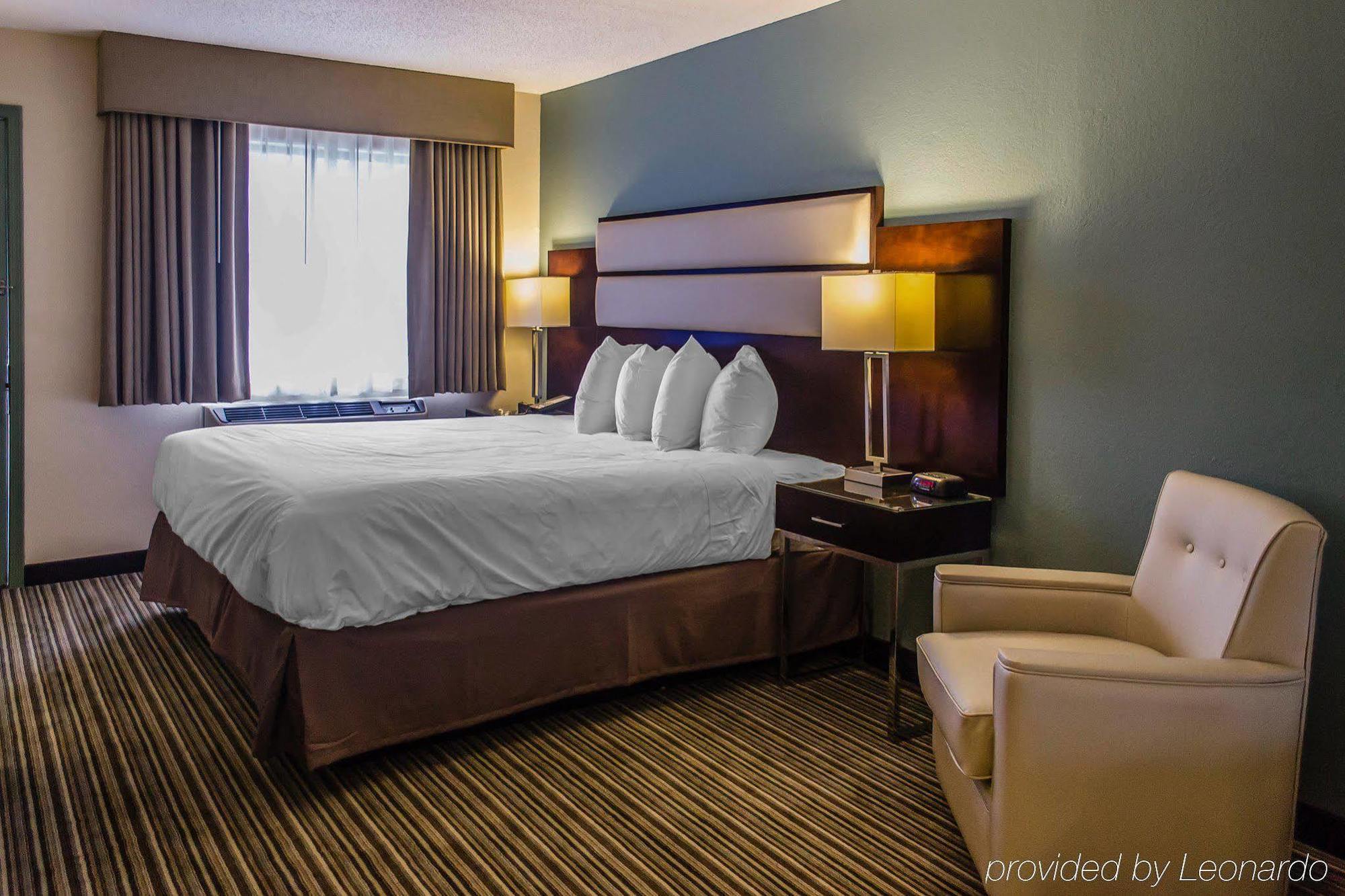 Quality Inn Стритсборо Экстерьер фото