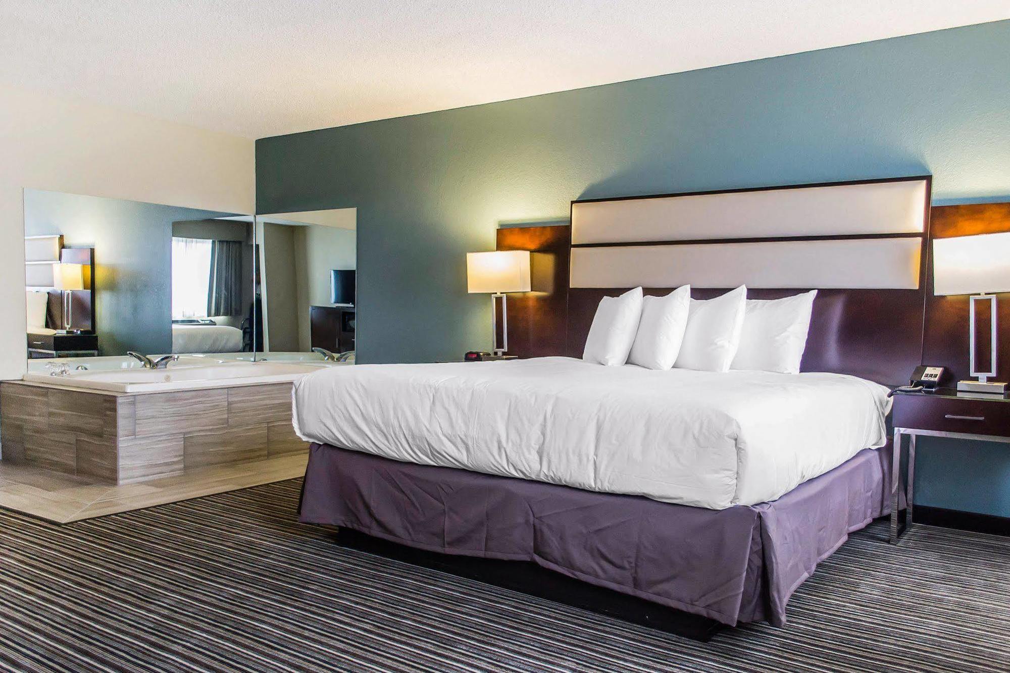 Quality Inn Стритсборо Экстерьер фото